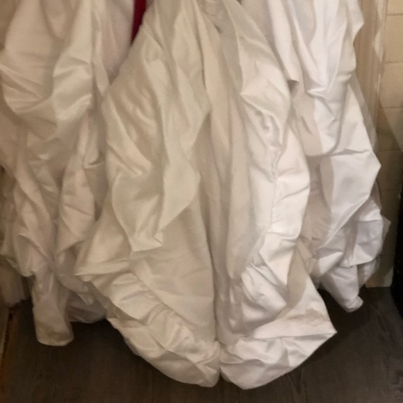 David’s Bridal Wedding Dress. - Picture 7 of 7